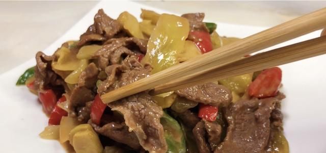 做法|教你这样炒牛肉，嫩滑又不柴，开胃又下饭，做法超简单