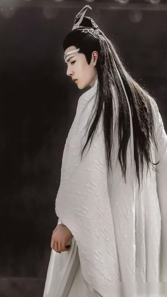  位坐|王一博：好歹也是位坐拥千万粉丝的男神，要不要过得这么糙？