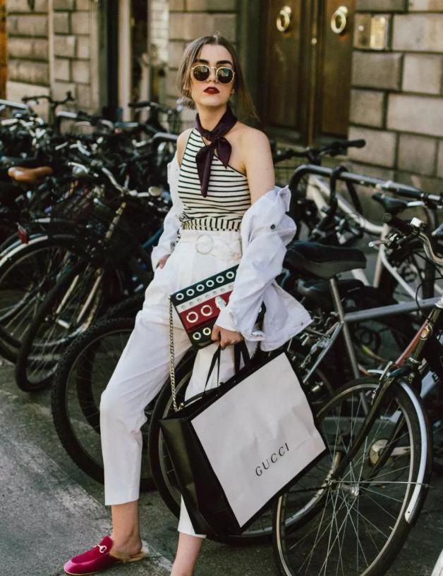  瘦显|来见识一下阔腿裤2.0升级版：显瘦显腿长，必备不后悔