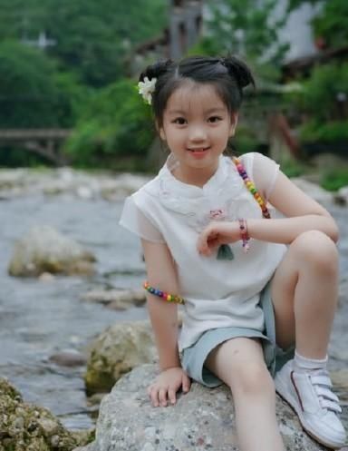  挣钱|曾说“我要养弟弟”，年赚百万的阿拉蕾，如今怎么样了？