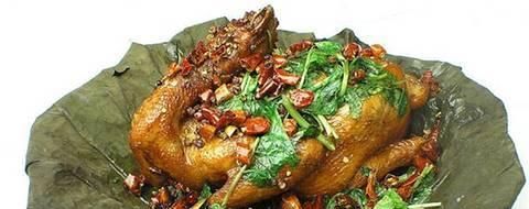  清香|御土荷叶鸡，味道鲜美，再配上淡淡的荷叶清香，令人回味绵长