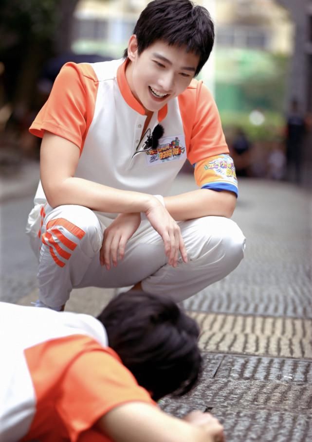  不亦乐乎|《元气满满的哥哥》弹幕吵得不可开交，哥哥们却玩儿得不亦乐乎