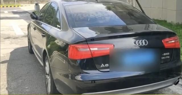  变道|司机乘客高速上专心聊天，无视后方货车变道行驶，货车遭遇惊魂