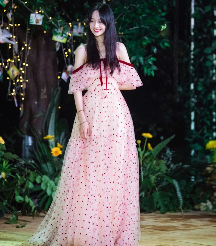  出席|《奇妙小森林》收官，嘉宾盛装出席，我却被谭松韵郑爽给美到了