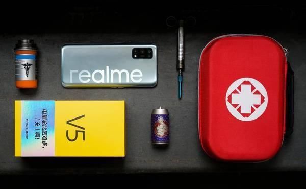  不止|realme 真我 V5：不止「奥利给」