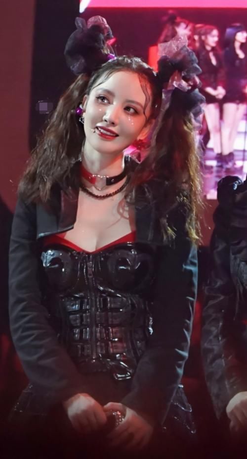  位姐姐|《乘风破浪》三公曝光，张萌和徐艺洋撞造型，大碗宽面组“内斗”