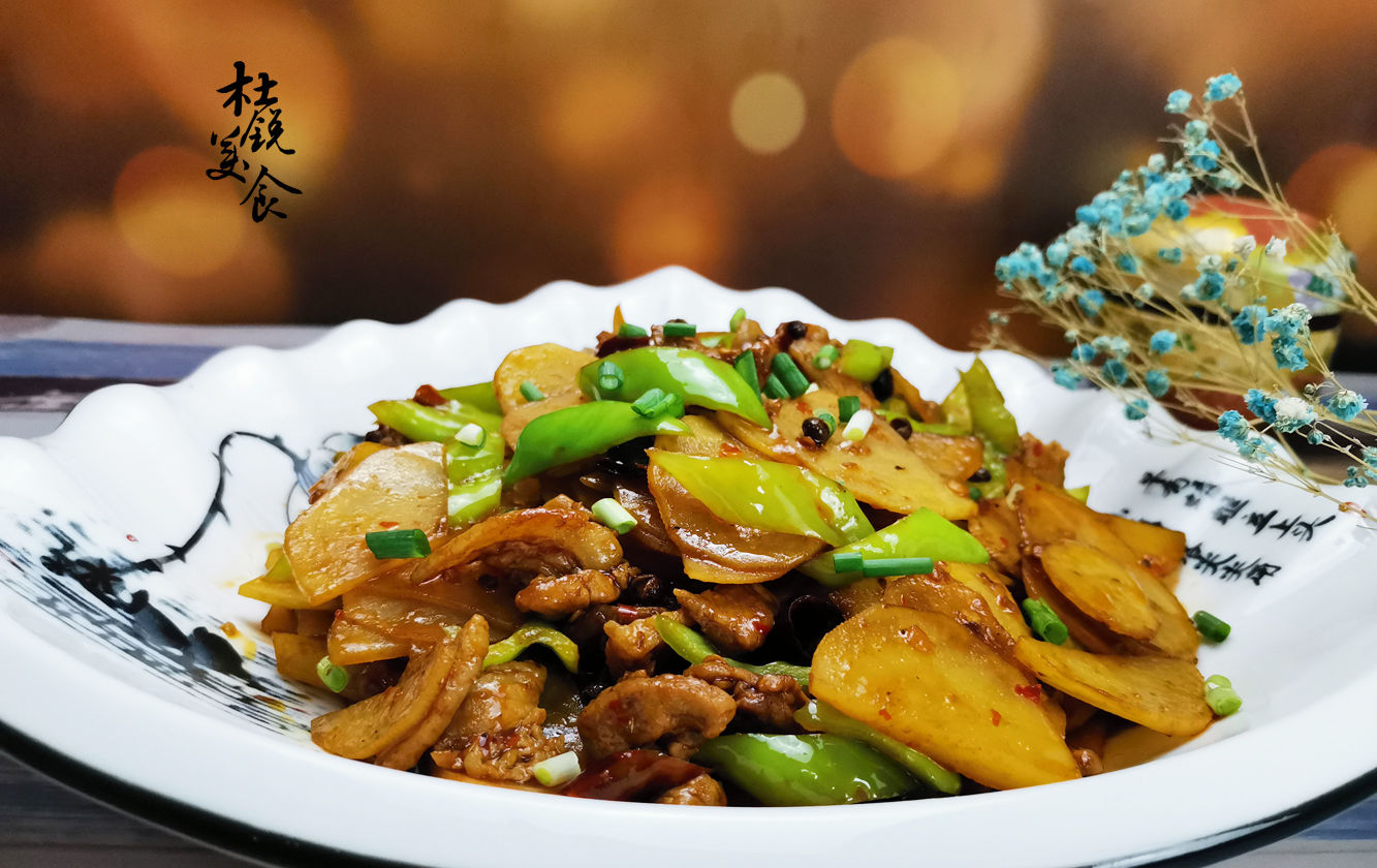  干锅|立秋来道硬菜贴秋膘，大厨分享地道干锅土豆做法，下酒又下饭