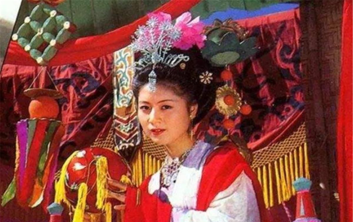 能挡|少女:“一杆银枪能挡雄兵百万”,乞丐对出下联后,娶少女做新娘