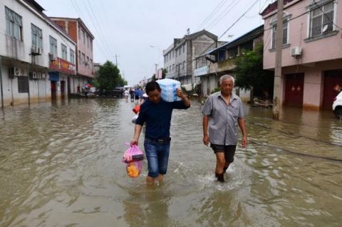  居民|组图 | “孤岛”水退后 安徽固镇部分居民开始返家