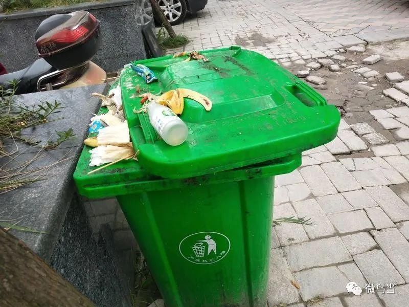 乱放|曝光台 | 北衙路机动车乱停乱放现象严重