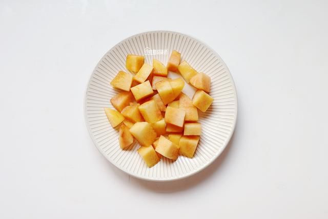  吃不完|吃不完的桃子别扔，教你一种新吃法，清凉解暑，大人小孩都爱吃