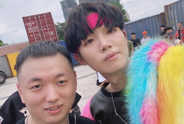  暴扣|《中国新说唱》开录，暴扣哥一身彩虹貂实力抢镜，录制规矩惹爆笑