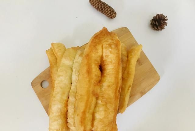  做出|1个鸡蛋，1碗水，在家快速做出蓬松大油条，学会的都说方法实用