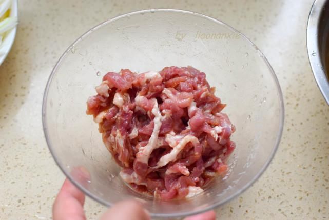  开胃|三伏天没食欲，试试这道菜，酸香开胃，比鱼香肉丝还抢手