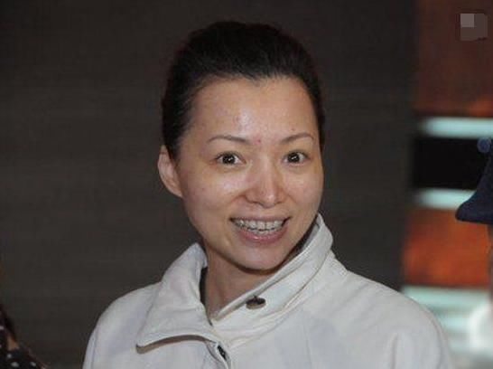 董卿|董卿卸妆后，沈梦辰卸妆后，玲花卸妆后、网友：真没眼看啊！