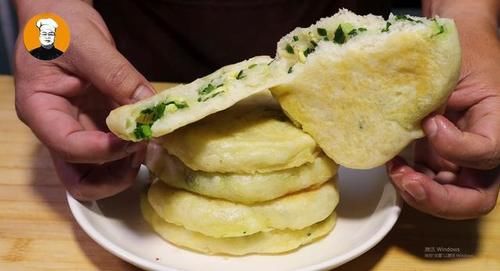 韭菜|面粉里加一把韭菜，不揉面不擀面，香嫩柔软，凉了也不硬