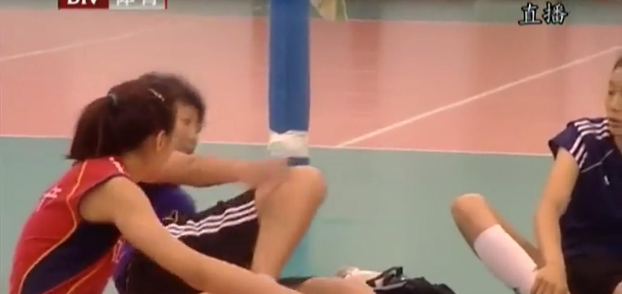  全队|冯坤曾给17岁朱婷当教练！带国青让小朱代收全队手机，朱婷一脸青涩