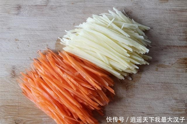 土豆|过年大鱼大肉吃多了,还是素菜舒服,蒸一蒸5分钟上桌,简单好吃