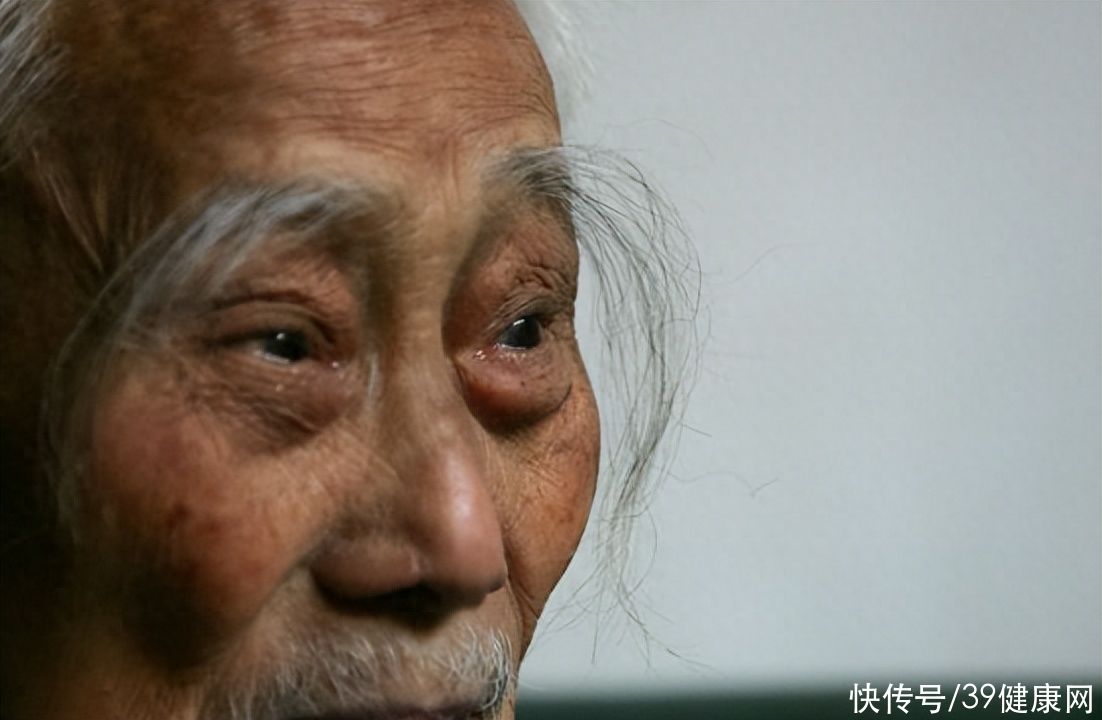 男人50岁以后眉毛变长说明什么(50岁以后，中老年男人眉毛变长意味着什么？4个原因要心中有数)