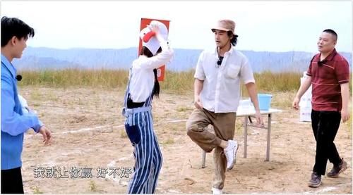  掏出|撒娇的女人最好命？黄晓明被虞书欣“掏出”害羞表情