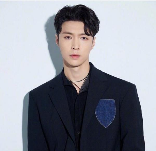  编写|原创《莲》还没被接受，张艺兴就发教材编写倡议，李诞白吐槽了