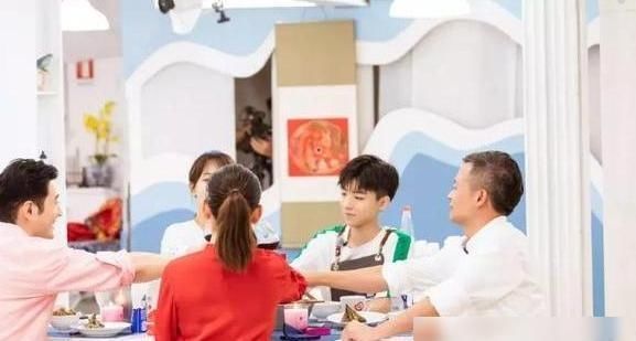  节目|围观群众那么多，《中餐厅4》还怎么拍？