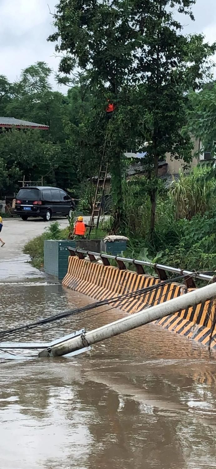  内江|内江移动的“泥腿子”们，冲在了通信抢险的第一线！