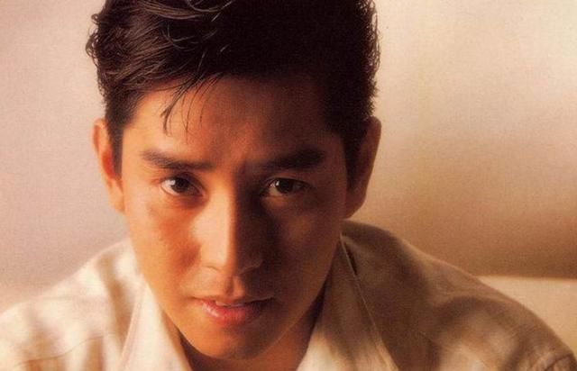  背心|69岁谭咏麟近照罕曝光！穿贴身背心胸肌壮硕，年近古稀仍高大威猛