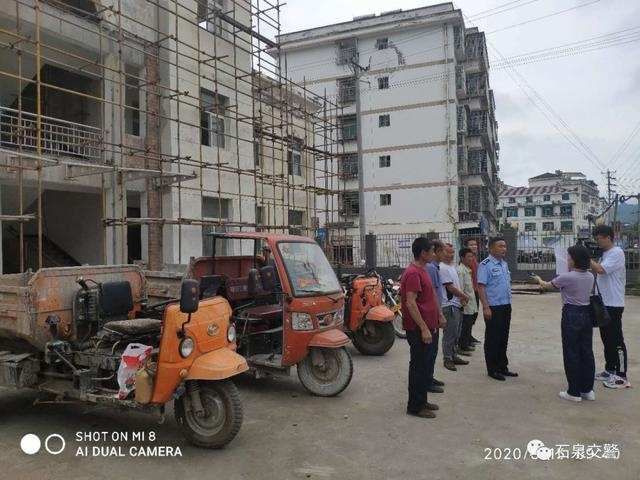 拆解|石泉交警:城郊中队集中拆解一批报废车辆