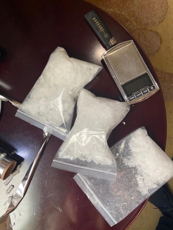 犯罪嫌疑人|揭秘!打“飞的”去进货,快递寄来“尿不湿”,有玄机……