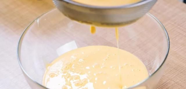  慕斯|这一块像奶酪的居然是慕斯! 最适合夏日的甜品, 烘焙新手就能做!