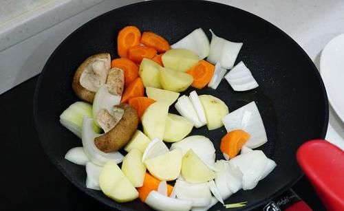  马铃薯|马铃薯炖肉丸子