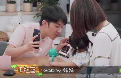  睡觉|李亚男二胎还抱娃睡觉，婆婆出镜帮带小叔子女儿，祖蓝：想要男孩