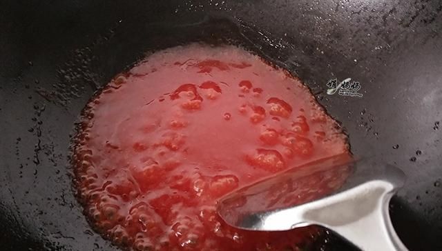  清炒|我家杏鲍菇从来不清炒，裹点淀粉这样做比肉更香，刚上桌就吃完了