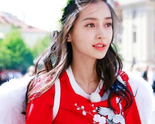  加盟|baby《跑男》刚收官就官宣新综艺，看到还有她加盟，这收视稳了！