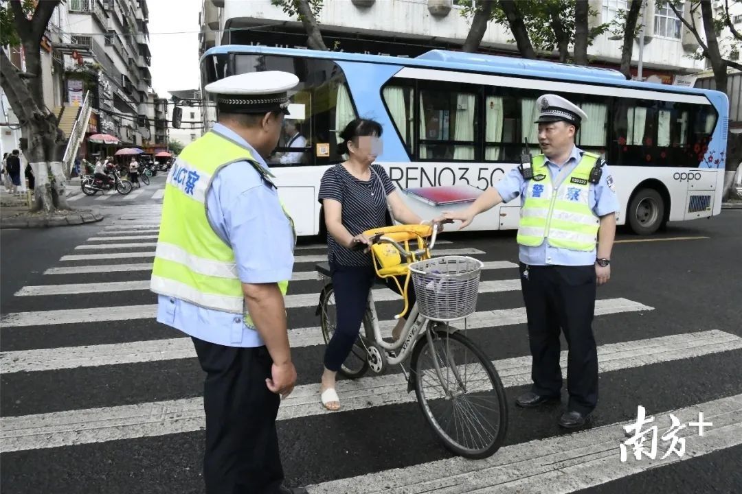 违规行为|@非机动车主，过斑马线不下车推行是违规行为，还有这些处罚！