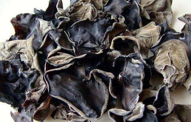  泡发|泡发木耳不要直接加水，老大爷教你一招，两分钟便能实现泡发