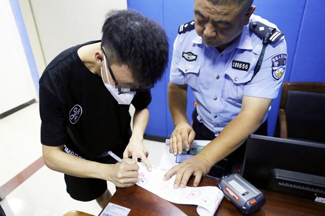  保时捷|走蛇行的保时捷车主认罚道歉了