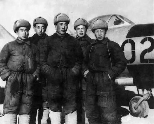 拼命三郎|最后一发炮弹是自己！遭敌围攻毫无惧色，“拼命三郎”战机带火撞向美机