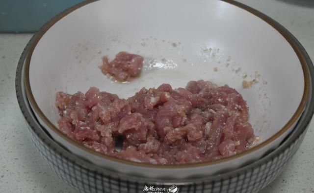 简单|入秋了，用3个食材煮这汤，做法简单鲜美又滋润，隔三差五就会做