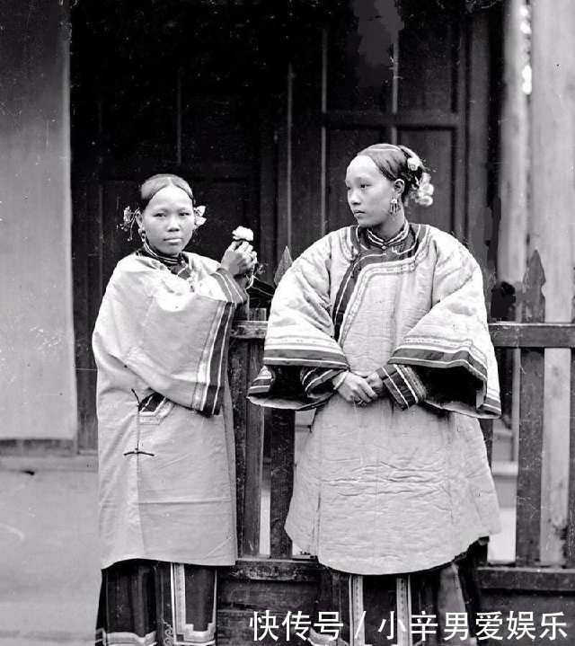 标配|老照片：晚清上层社会生活，妻妾成群，走路不用脚，烟枪是标配