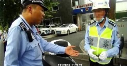  本人|76岁老大爷网上买菜，穿着校服出门买菜，只为了买菜方便