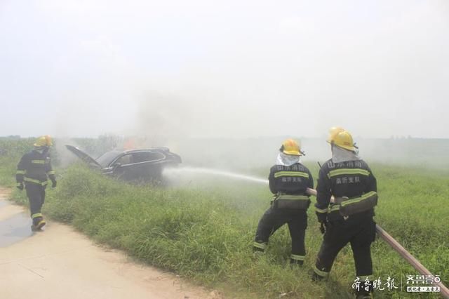  价值|价值82万元的进口轿车，因一个土坑无法通过，竟着了火