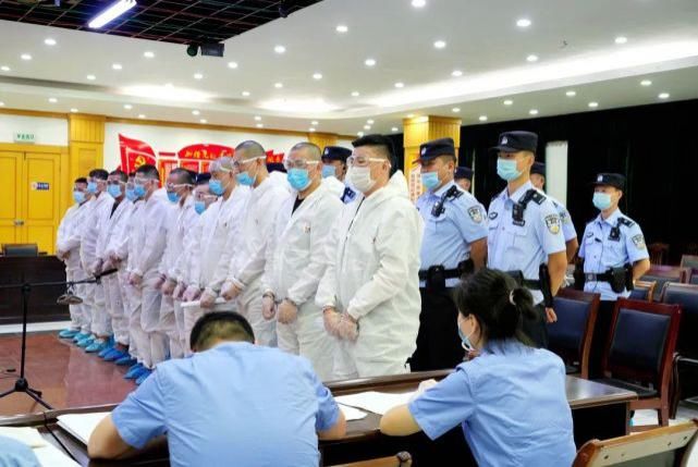 开庭审理|颍上法院公开开庭审理曹胜等11名被告人涉恶犯罪一案