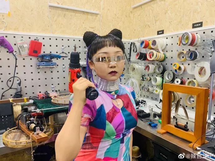 全网|被全网嘲讽“土肥圆”，尔冬升导演说她是未来影后：我不美，但仅此一个