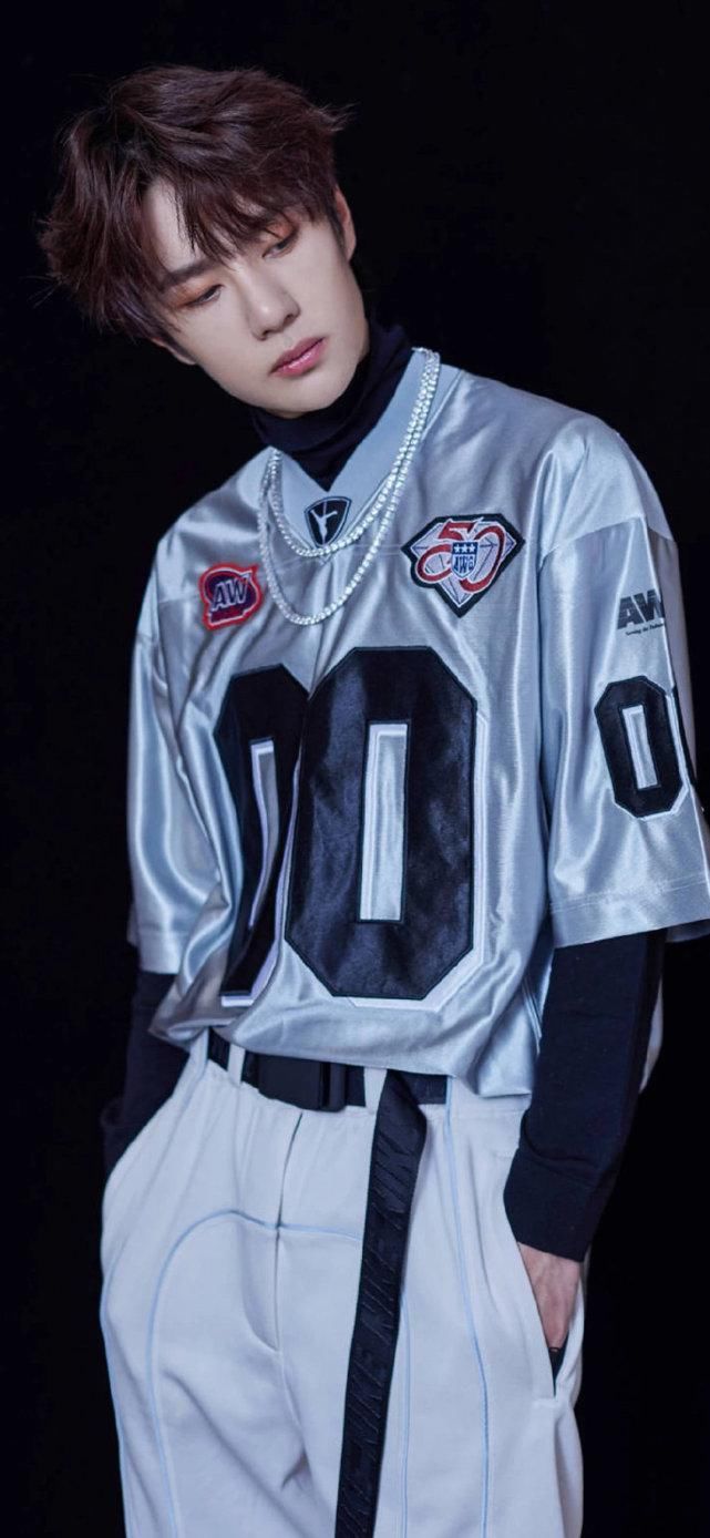  爱豆|每日爱豆 王一博 叫我酷盖 摩托车才是我的老婆