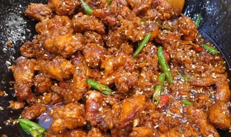 炸鸡小吃|炸鸡店生意冷清,老板换个烹饪方式,立马成为食客喜欢的网红美食