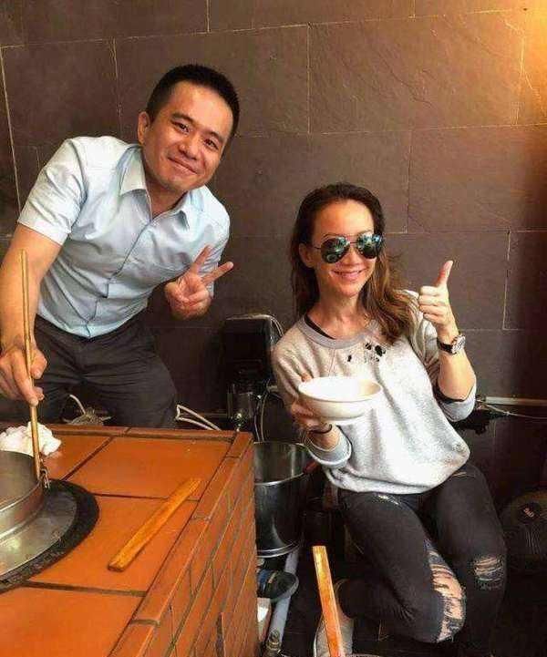  油腻|难以想象李玟的素颜，皮肤黢黑还很油腻，说她55岁都可能有人信！