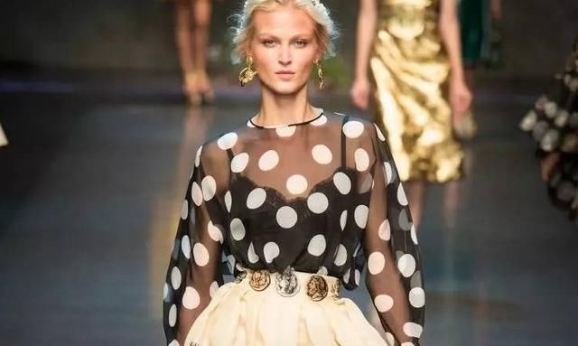  波点元素|波点时尚感这么强你不会还没有吧，潮流达人都在穿，别再犹豫了