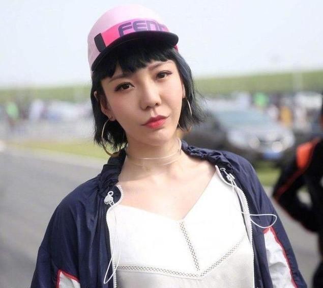  不禁|曾经嗲遍全国的吴莫愁，今在小县城演出，不禁让人感慨